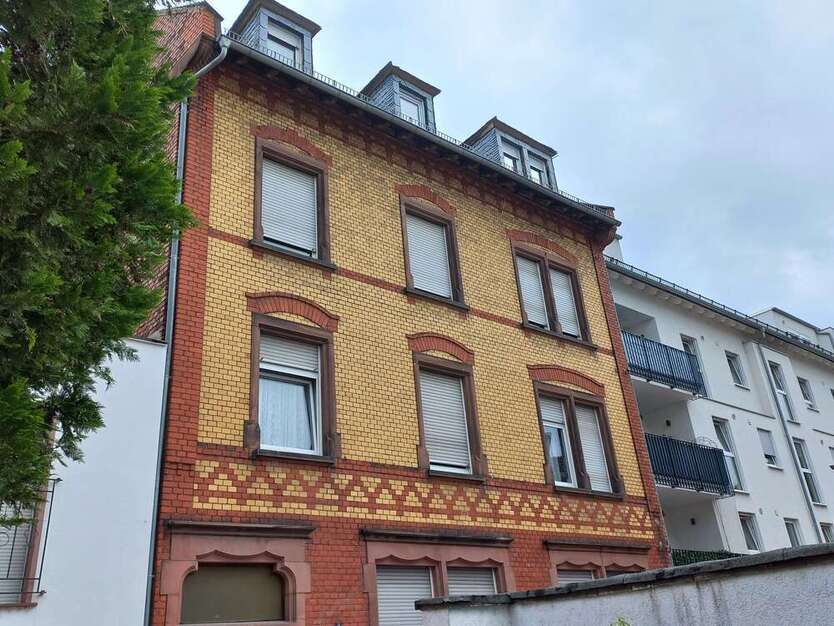 Haus zum Kaufen in Frankfurt am Main - Alt Fechenheim 800.000 € 350 m²