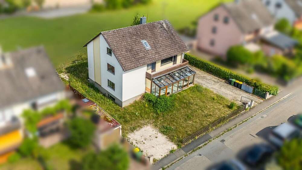 Einfamilienhaus Zirndorf - 12 Zimmer, 306 m&sup2;, 545.000&euro; | Angebot:27009135
