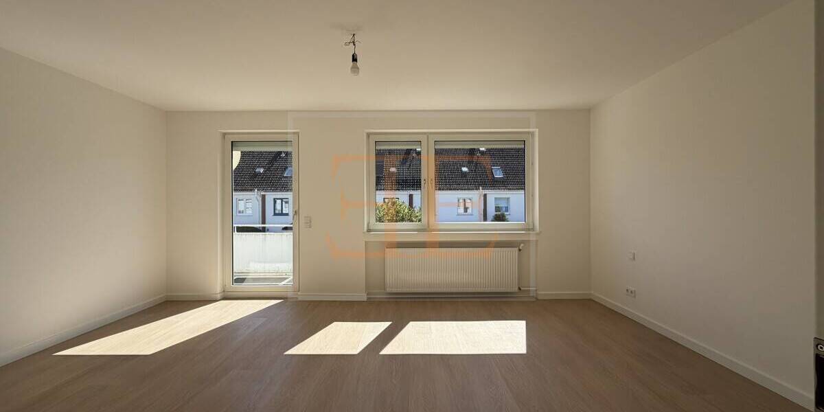 Frisch saniertes Reihenmittelhaus mit 6 Zimmern, Balkon und Einzelgarage zu vermieten - Reihenmittelhaus Rellingen | Angebot:26346609