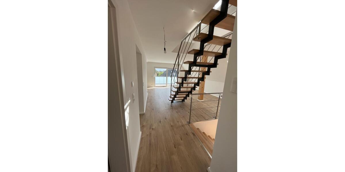 Etagenwohnung Schwülper - 3 Zimmer, 120 m&sup2;, 1.200&euro; | Angebot:26327337