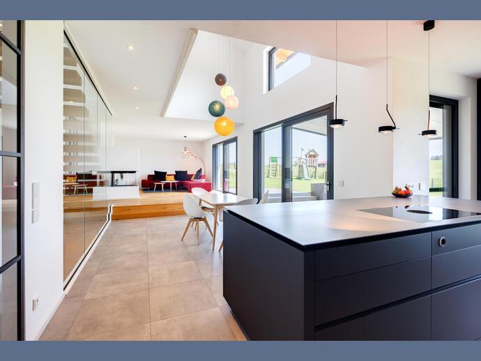 Möbliert: Modernes Architektenhaus mit freiem Blick in die Natur