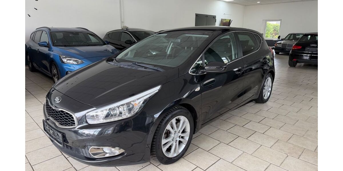 Kia ceed / Ceed 131.000 km 7.950 &euro; Detmold 32756