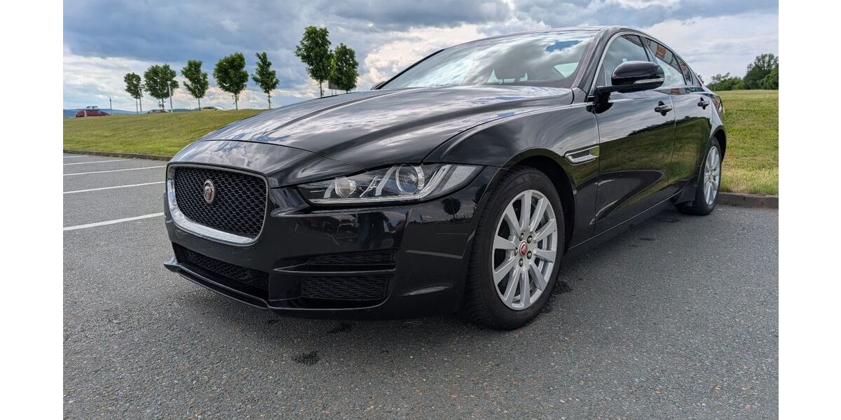 Jaguar XE 180.000 km 10.900 &euro; Dresden 01069