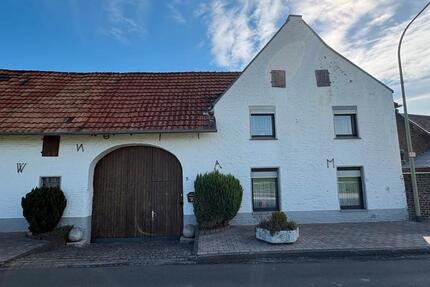 Zu Vermieten Wohngebäude in einer Hofanlage in 52445 Titz 5 zimmer