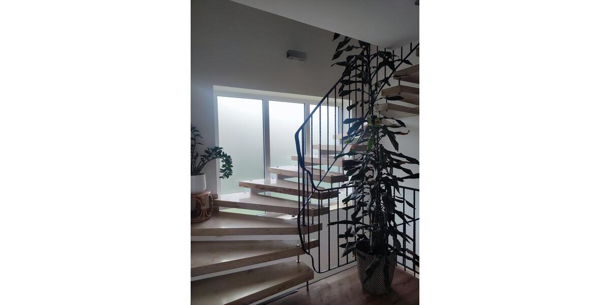 Freistehender Einfamilienhaus mit ausgebauten Keller Studio 5 zimmer