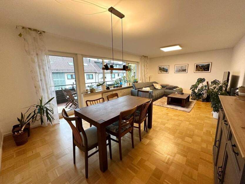 Großzügige, renovierte 3,5-Zimmerwohnung mit großem Südbalkon in bevorzugter Lage 3 zimmer