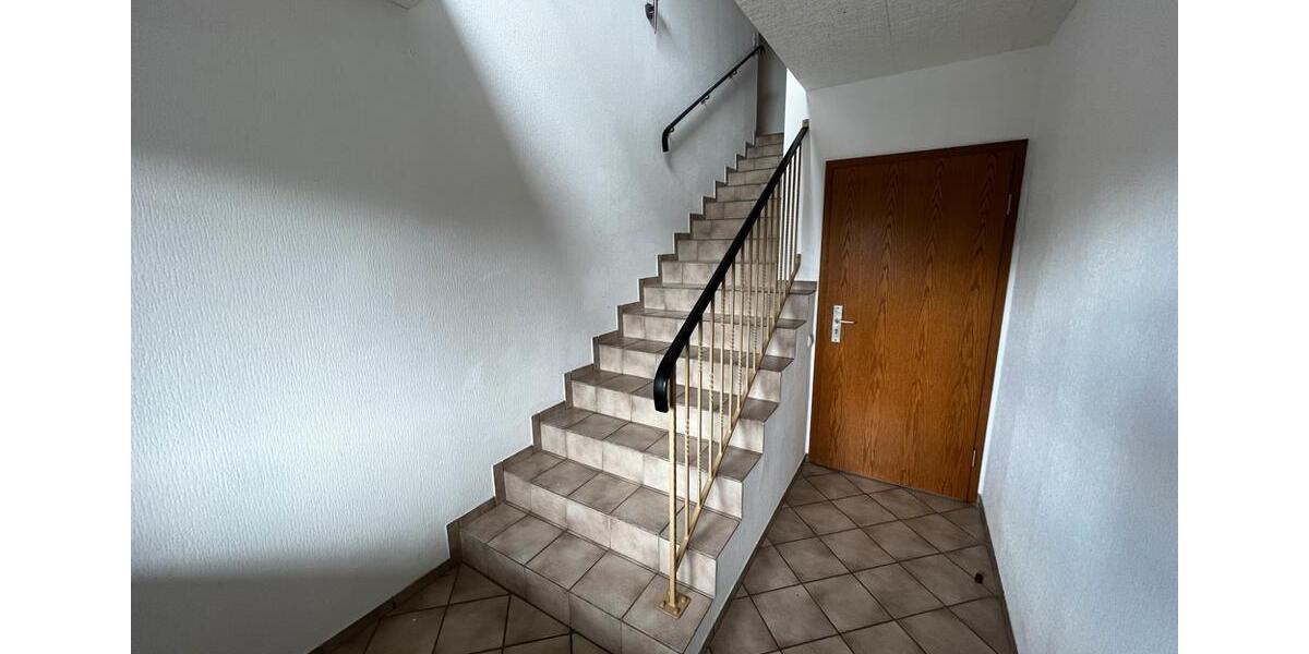 #geräumige Dachgeschoss-Wohnung#offen#hell#Balkon 2 zimmer