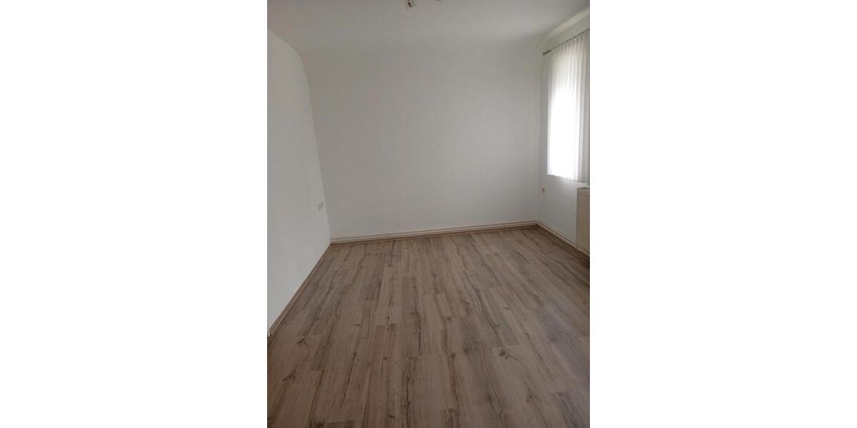 Dachgeschoßwohnung Wilhelmshaven Fedderwardergroden - 4 Zimmer, 44 m&sup2;, 410&euro; | Angebot:25933153