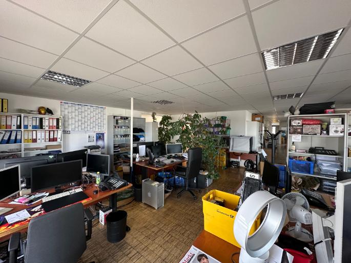 Penthouse-Büro mit Dachterrasse, Flughafenblick, komplett möbliert, sofort frei zimmer