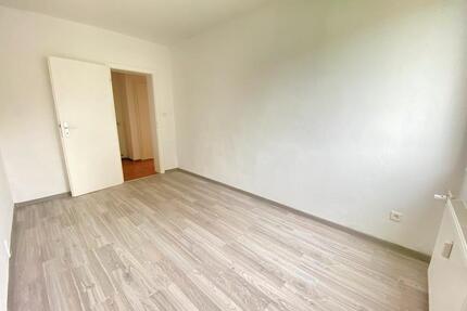 Frisch renovierte 2 Zimmerwohnung mit Balkon