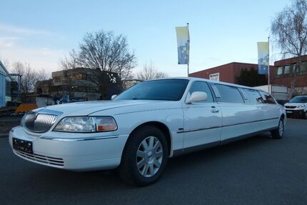 Lincoln Town Car 375.000 km 11.900 &euro; Nürnberg 90411