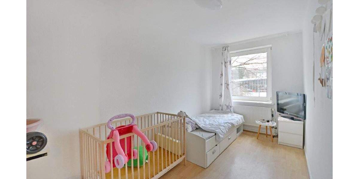 MFH mit 16 Wohneinheiten und 12 Stellplätzen; Eckgrundstück an 2 Straßen, KS-Schillerviertel 3 zimmer