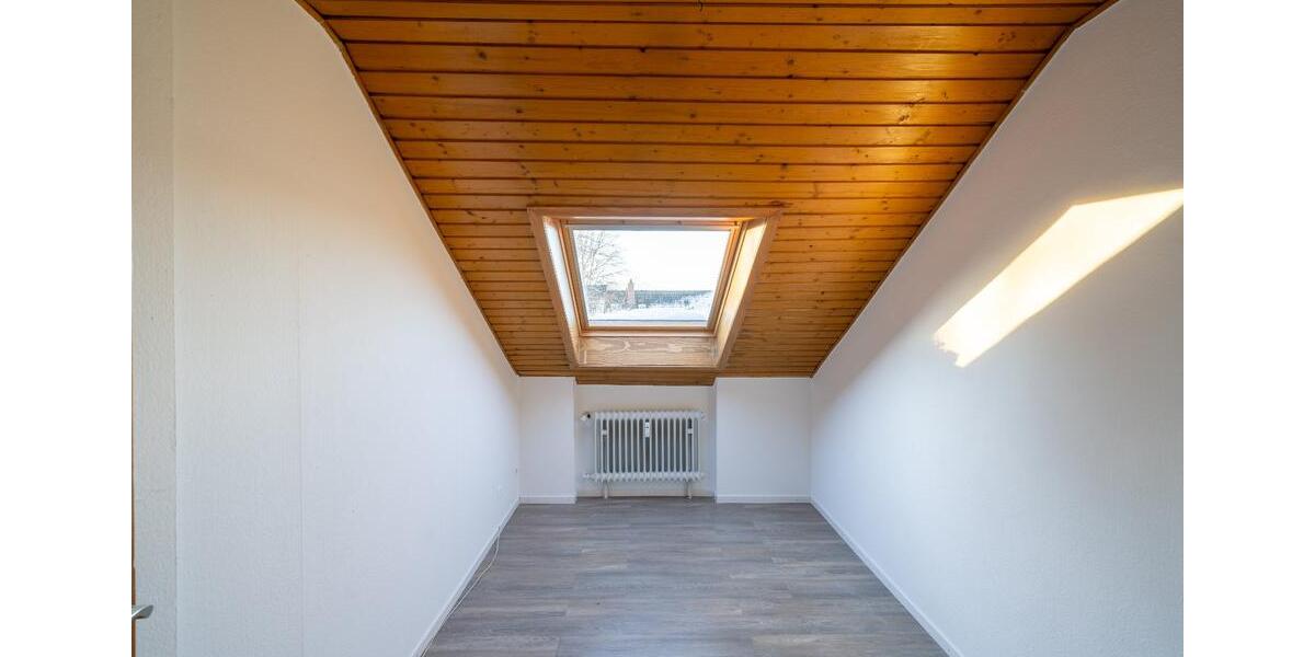 Dachgeschoßwohnung Villingen-Schwenningen Schwenningen - 4 Zimmer, 61 m&sup2;, 159.000&euro; | Angebot:24740176