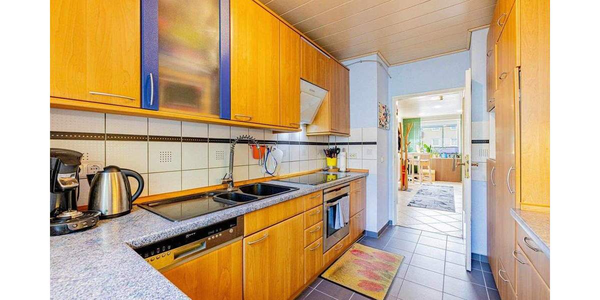 Etagenwohnung Kassel West - 3 Zimmer, 122 m&sup2;, 305.000&euro; | Angebot:25606355