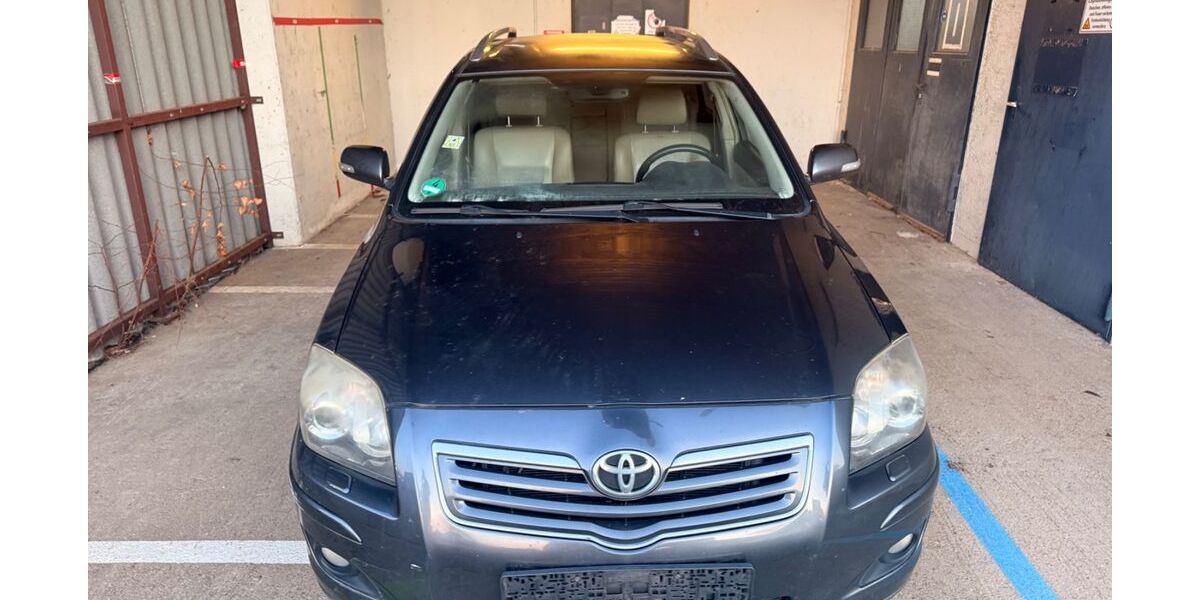 Toyota Avensis 219.000 km 1.990 &euro; Stuttgart 70178