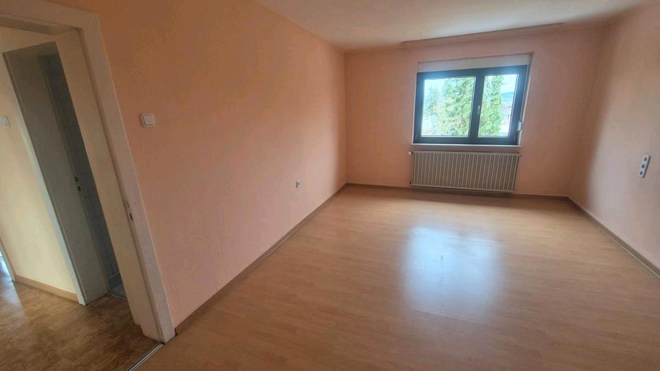 Etagenwohnung Petersberg - 3 Zimmer, 92 m&sup2;, 900&euro; | Angebot:26374977