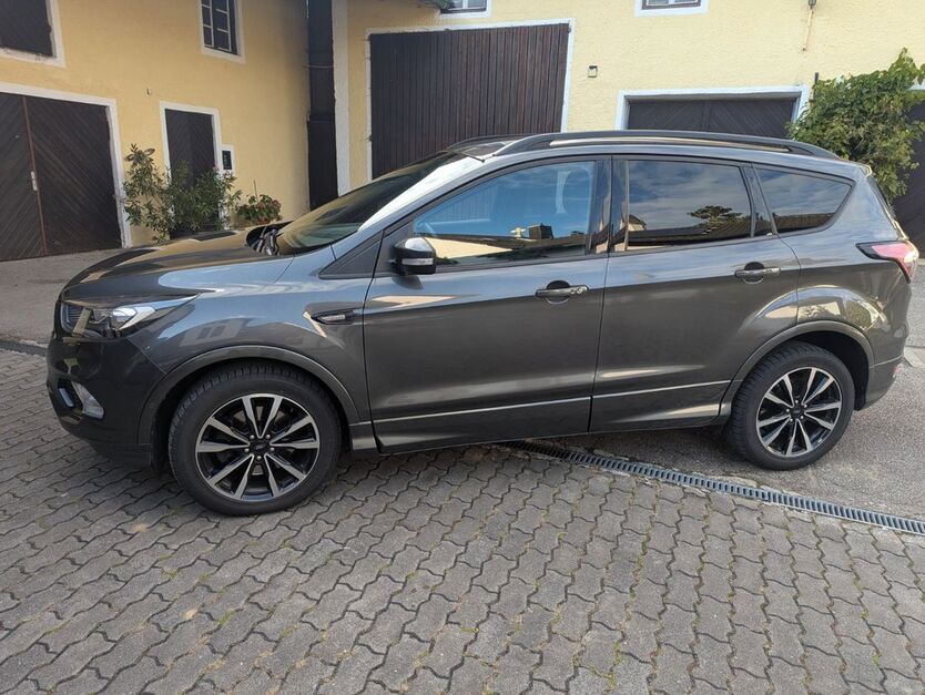 Ford Kuga 76.557 km 17.499 € Wolfersdorf 85395