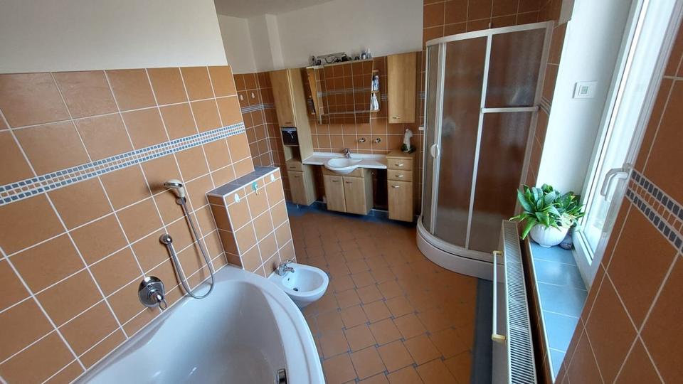 Großzügige Doppelhaushälfte mit moderner Ausstattung zu vermieten 6 zimmer