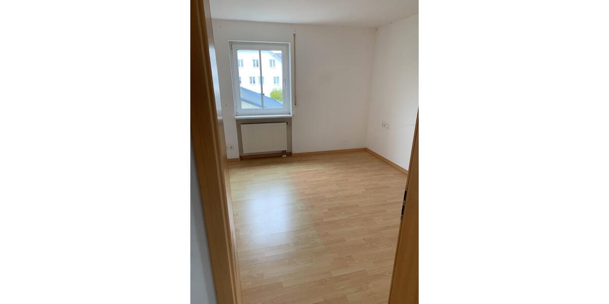 Etagenwohnung Konradsreuth - 3.5 Zimmer, 87 m&sup2;, 748&euro; | Angebot:26635425