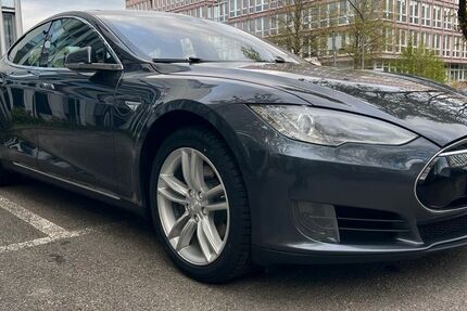 Tesla Model S 152.734 km 22.350 &euro; München 81677