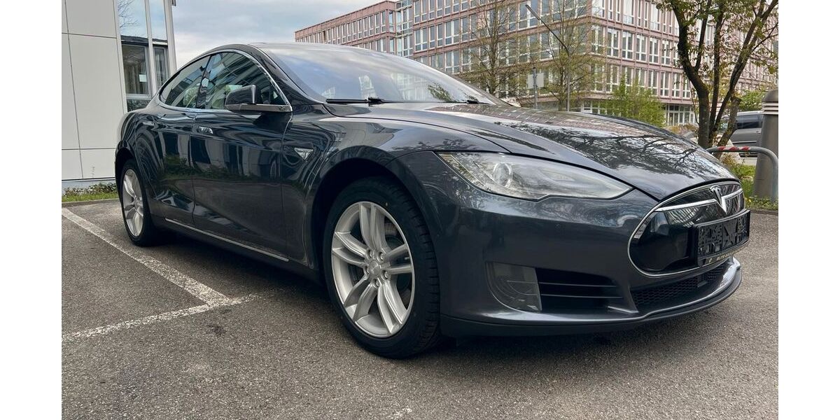 Tesla Model S 152.734 km 22.350 &euro; München 81677