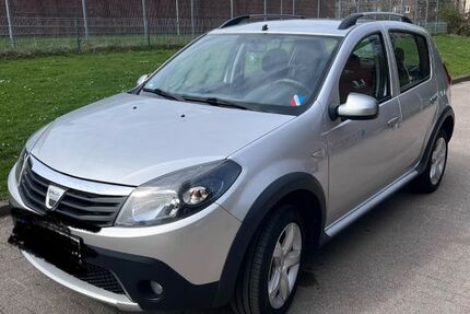 Dacia Sandero 118.700 km 3.900 &euro; Hamburg 22335