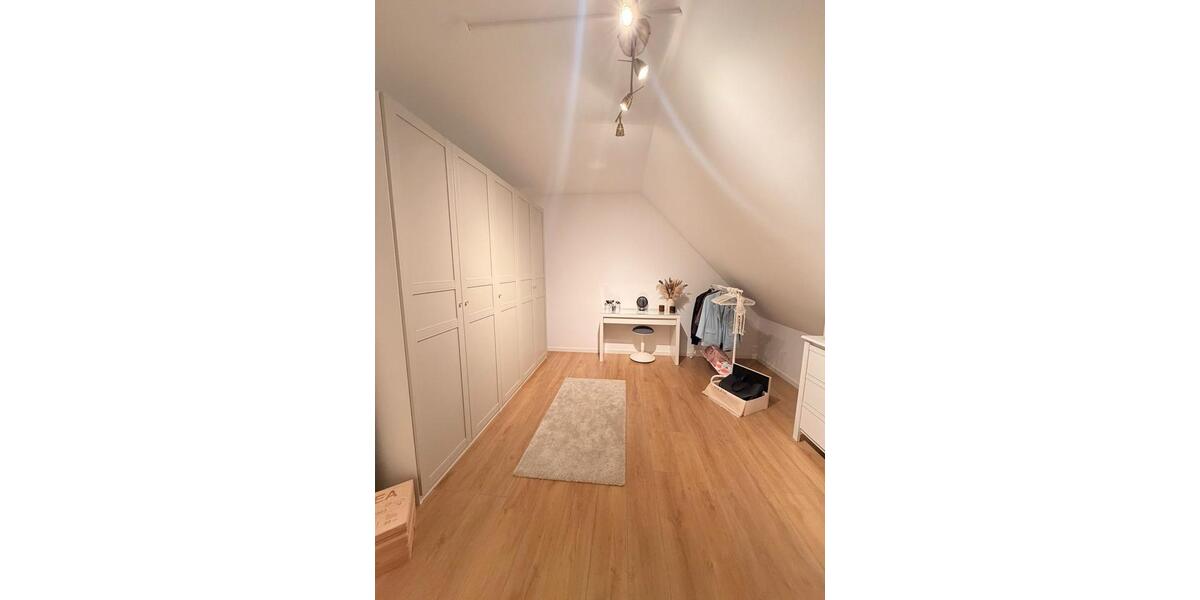 Dachgeschoßwohnung Bremerhaven Lehe - 3 Zimmer, 91 m&sup2;, 1.025&euro; | Angebot:25403714