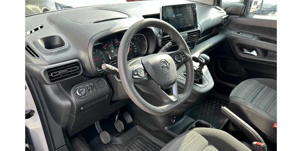 Opel Combo 1.2i Edition 1.HAND Tempomat DAB PDC 54.200 km 15.500 &euro; Altdorf 84032