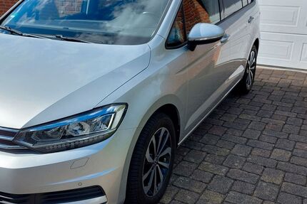 VW Touran 143.000 km 14.900 &euro; Hamm/Sieg 57577