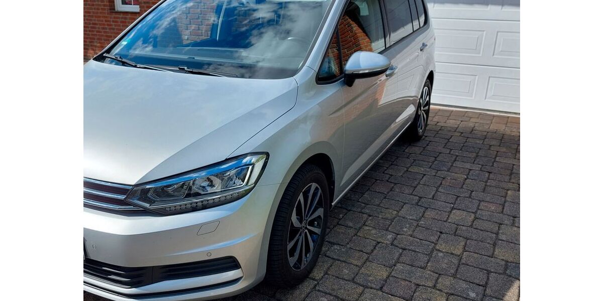 VW Touran 143.000 km 14.900 &euro; Hamm/Sieg 57577