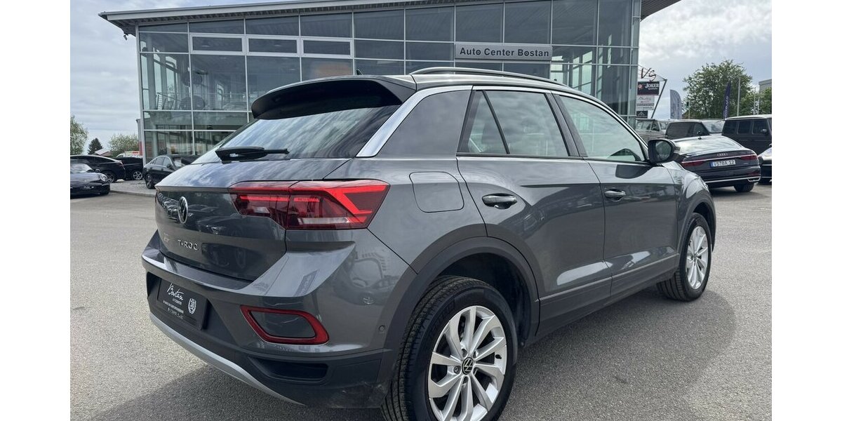 VW T-Roc 1.5 TSI LIFE DSG/NAVI/LED-PLUS/AHK/1.HAND 31.887 km 25.800 &euro; Villingen-Schwenningen 78054