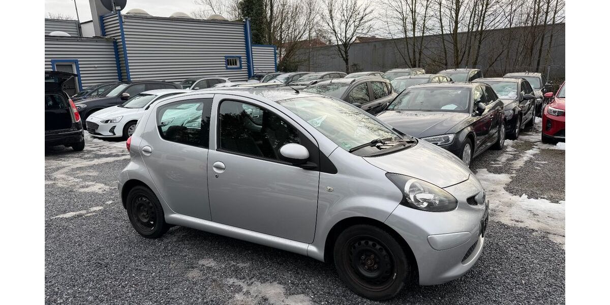 Toyota Aygo (X) 142.000 km 2.499 &euro; Detmold 32758