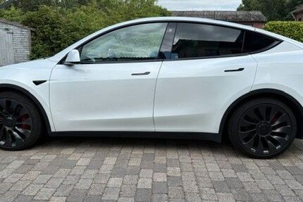 Tesla Model Y 116.800 km 31.750 &euro; Gnarrenburg 27442