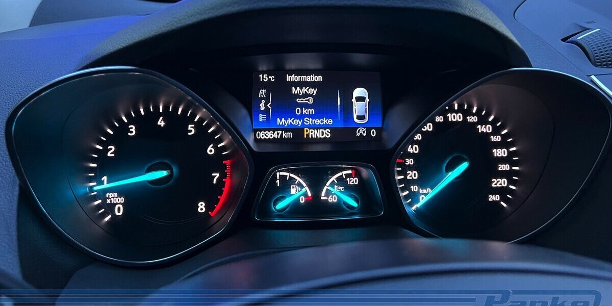 Ford Kuga Automatik*Navi*Carplay*SHZ*Tempo* 63.647 km 14.990 &euro; Berlin 13187