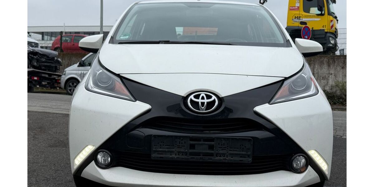 Toyota Aygo (X) 123.800 km 5.999 &euro; Kelkheim 65779