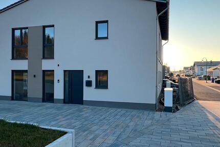 Haus Simmern/Hunsrück Hunsrück - 4 Zimmer, 129 m&sup2;, 1.490&euro; | Angebot:25765440