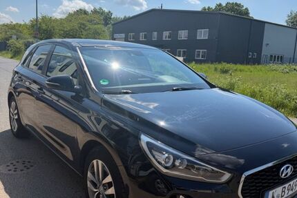 Hyundai i30 116.000 km 12.400 &euro; Köln 51107