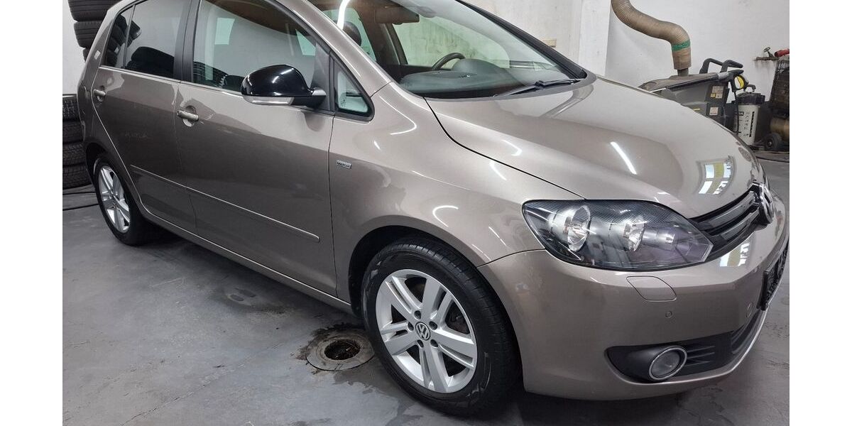 VW Golf 148.218 km 7.490 &euro; Cottbus 03042