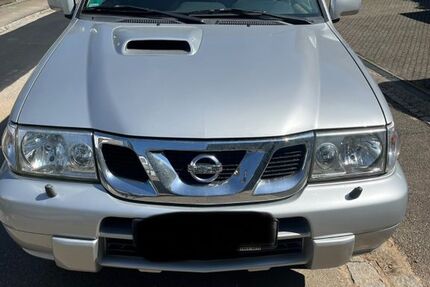 Nissan Terrano 255.000 km 7.900 &euro; Steinen 79585