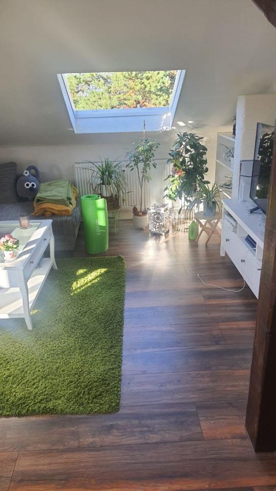 zentrumsnahe 3,5 Zimmer Wohnung mit Einbauküche, Blick über Friedrichroda, Stellplatz, Gartenanteil und Keller