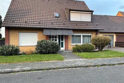Ein- bzw. Zweigenerationenhaus im Grünen in Viersen