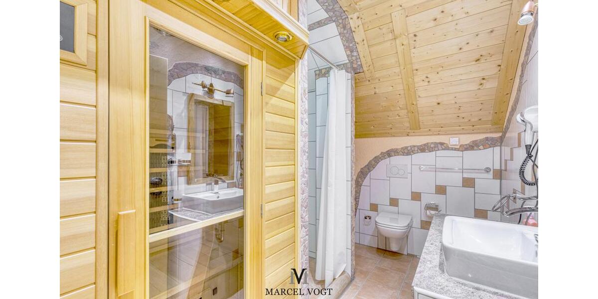 Großes Familienhaus mit Premium-Ausstattung und Vermietungsoption 8.5 zimmer