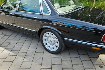 Jaguar Daimler 186.500 km 26.950 &euro; Hamburg 22587
