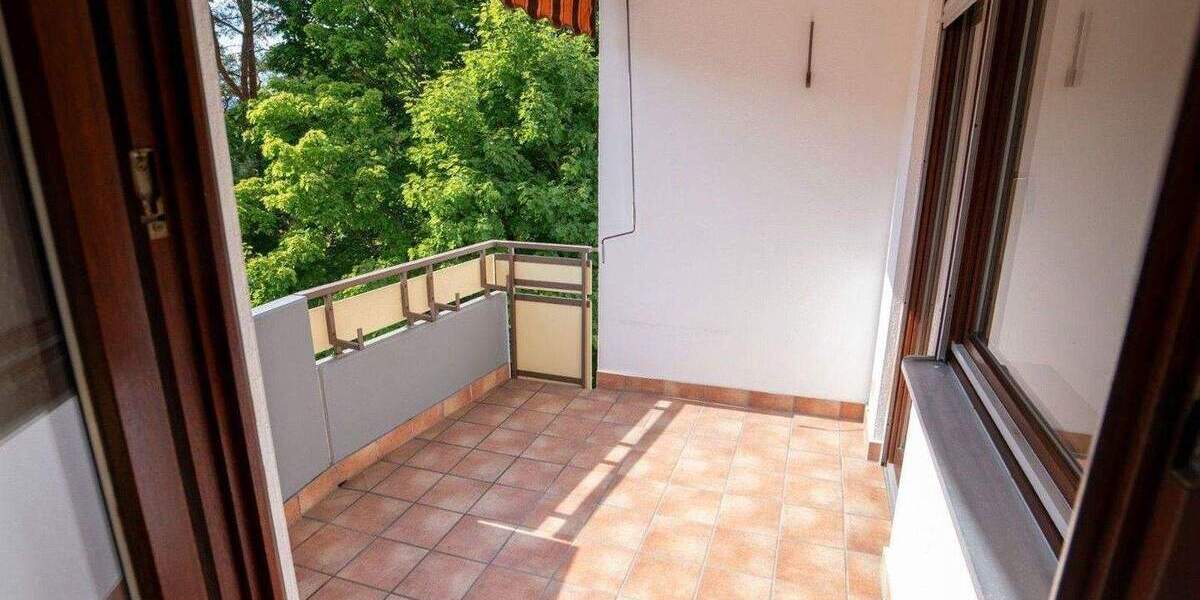 Etagenwohnung Singen - 4 Zimmer, 100 m&sup2;, 290.000&euro; | Angebot:25781556