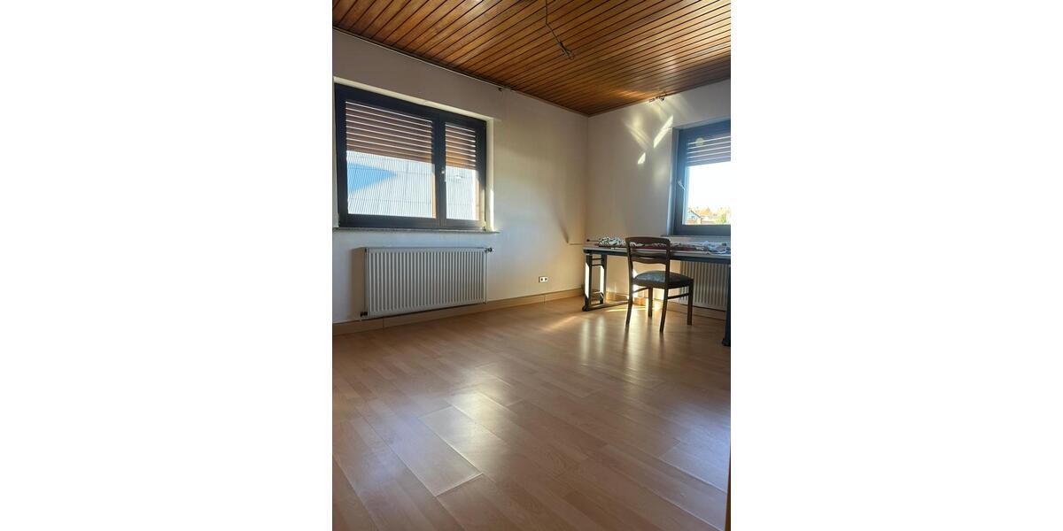 Etagenwohnung Lohra - 5 Zimmer, 145 m&sup2;, 900&euro; | Angebot:26293240