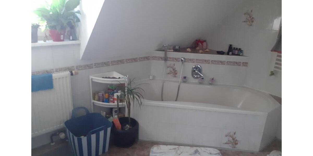 Dachgeschoßwohnung Neustadt an der Waldnaab - 3 Zimmer, 90 m&sup2;, 800&euro; | Angebot:25104520