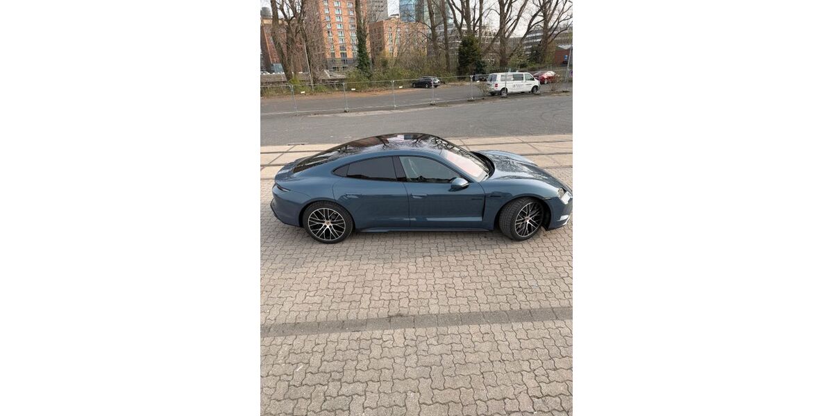 Porsche Taycan 3.000 km 108.000 &euro; Düsseldorf 40219