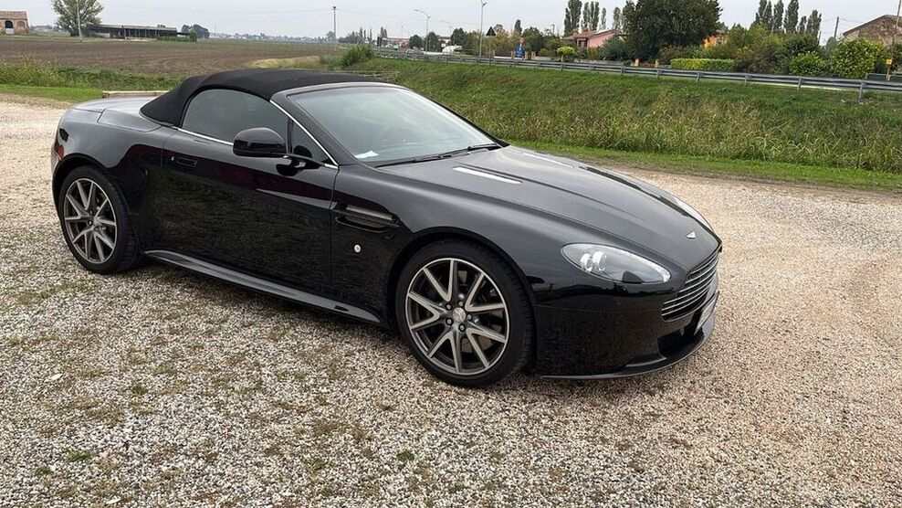 V8 Vantage