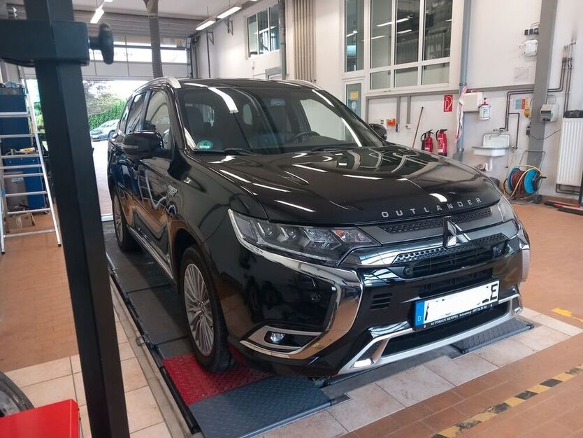 Plug-in Hybrid Outlander