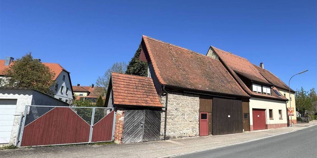 Mehrfamilienhaus, Wohnhaus Leutershausen - 8 Zimmer, 205 m&sup2;, 429.000&euro; | Angebot:26417545